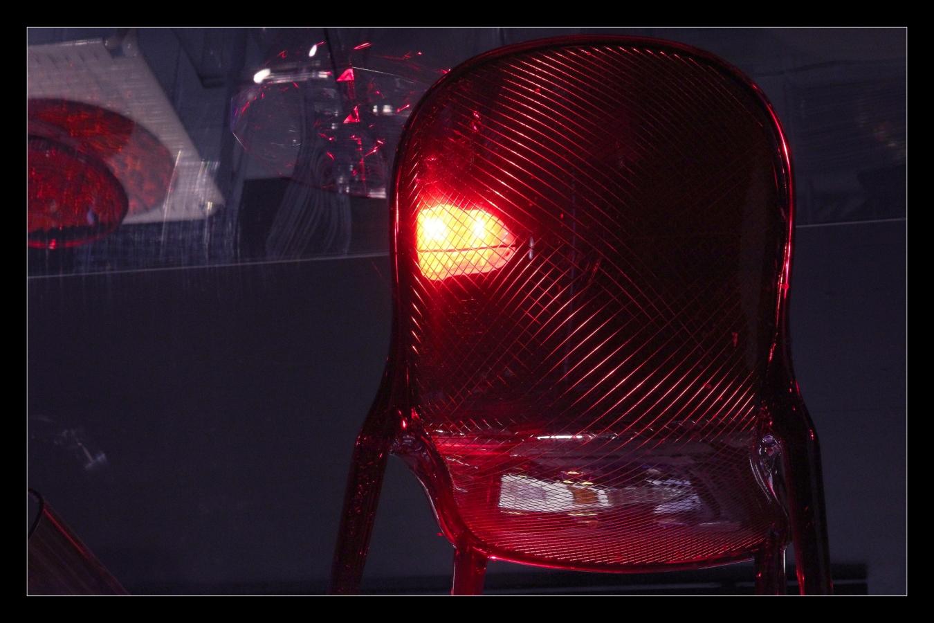 g25 Červená židle