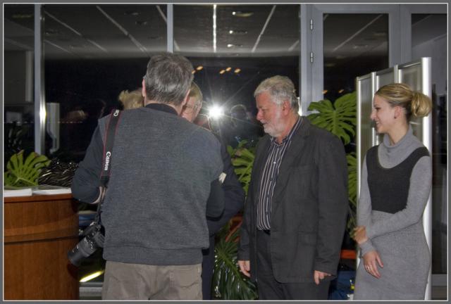 Z vernisáže výstavy - František Novotný přebírá tři 1. ceny