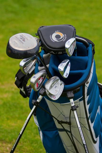 1608_14 Golfové hole