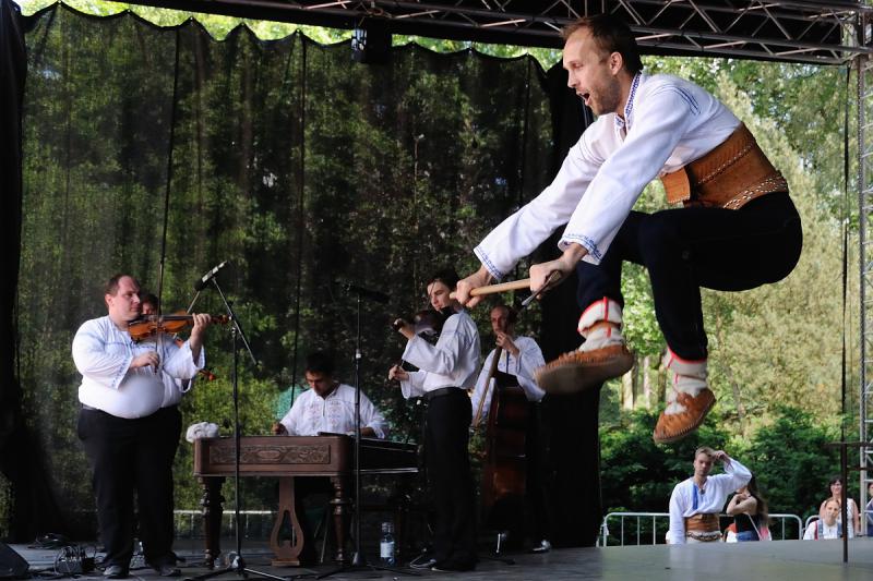 1910_03 Kdo vyskočí, ten je chlap