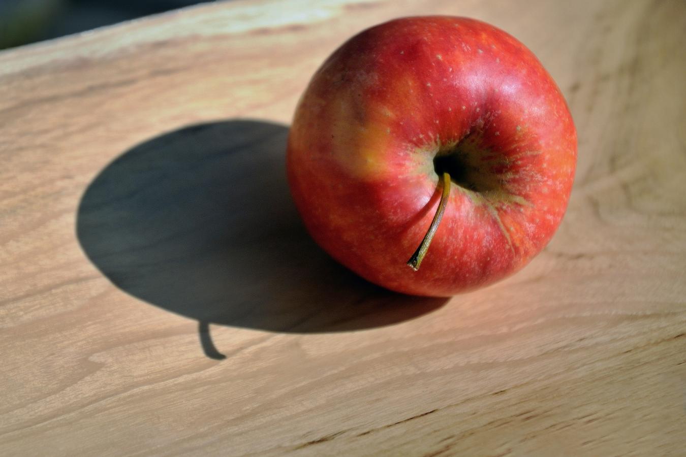 2205_07 Jablko