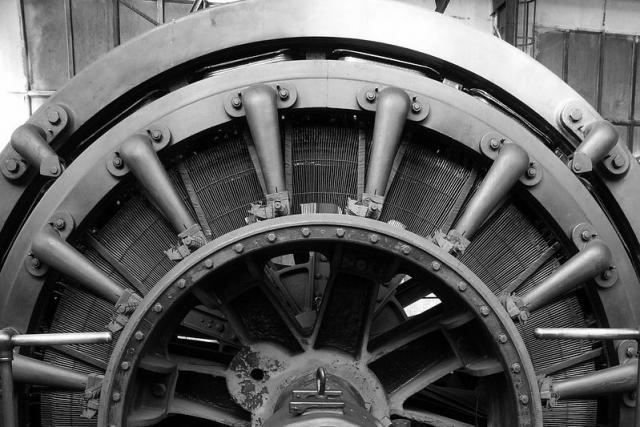 Motor tezniho stroje