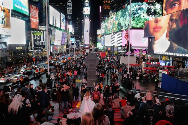 2504_02 Noc na Times Square