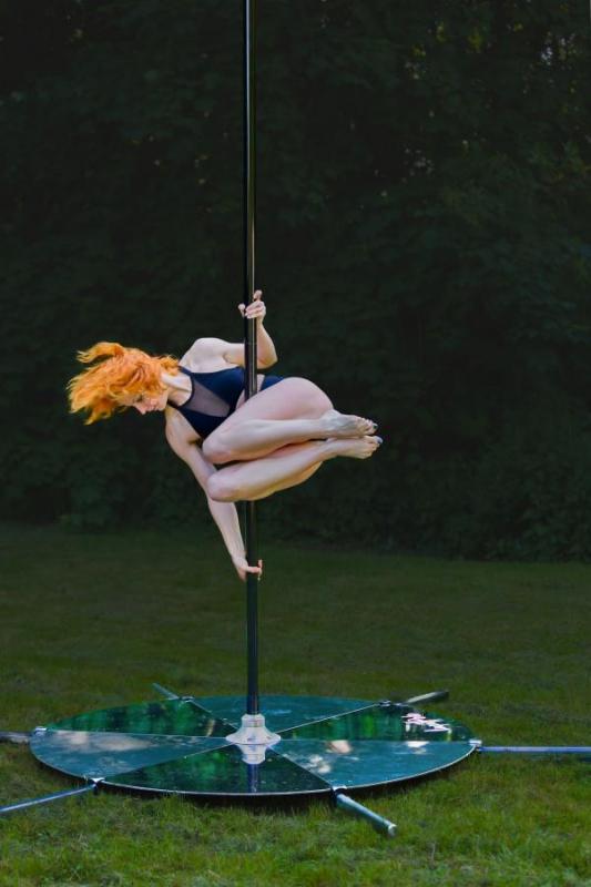 2507_08 Pole dance