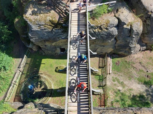 2507_10 A jedeme dál