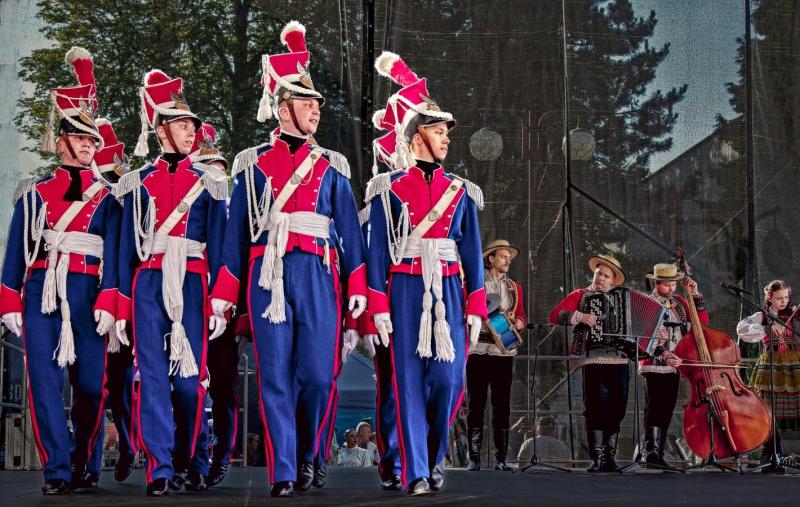 2508_06 Uniformy ve folklóru