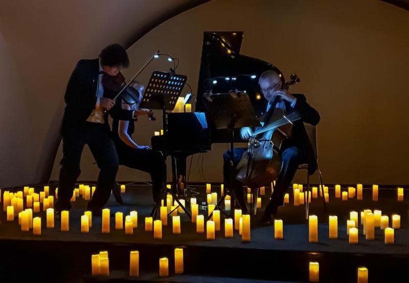 2512_07 Klavírní trio mezi svíčkami